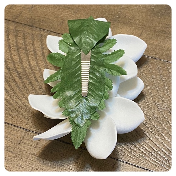 LAST 🆕 handmade Hawaiian Plumeria flower hairclip - Picture 4 of 5
